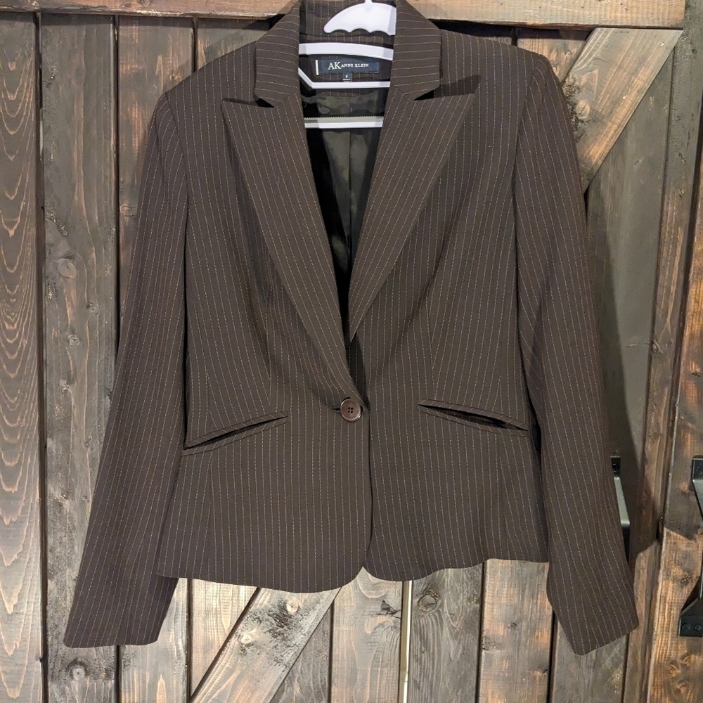 ANN Klein blazer, size 6, brown with white stripe.